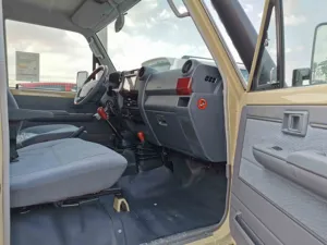 Asientos de Cuero para Camioneta VDJ79 Diésel 4.5L Manual, Usados, de 3 Meses, Cabina Simple/Doble, Volante a la Izquierda, 2022 - Product Image 5