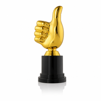 Nouveau Trophée Doigt d'honneur en plastique plaqué or de 13 cm, personnalisable avec logo, pour récompenses de team building et de bureau, base noire, modèle 2026