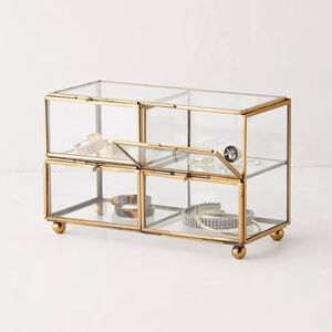 Boîte à bijoux en métal et en verre avec cadre en argent poli, dessus transparent, organisateur de rangement élégant - Product Image 1