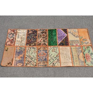 Alfombra turca Vintage ecléctica de 1,8x3,9 pies, lana de área grande Beige con patrón de pasillo de retazos abstractos, respaldo de látex para habitaciones - Product Image 3