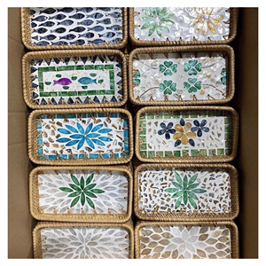 Plateau en rotin nacre, artisanat en rotin avec incrustation de perles pour l'affichage de produits de luxe et la décoration de comptoir, Vietnam - Product Image 1