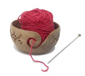 Bol en fil de bois élégant et portable fait à la main Porte-fil à crochet en bois naturel écologique pour les projets de tricot et de crochet - Product Image 5