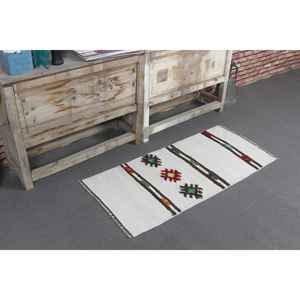 Alfombra Turca Pequeña de 1.7x3.6 pies, Alfombra Vintage, Alfombra Kilim Blanca con Estampado Animal - Product Image 1