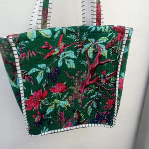 Bolso Tote de Hombro para Mujer de Algodón Acolchado con Estampado Floral Multicolor Hecho a Mano en India para Verano y Compras - Product Image 4