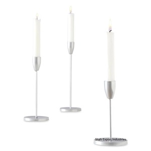 Bougeoir conique en métal argenté au design élégant pour la décoration de mariage et de noël - Product Image 1