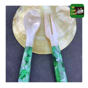 Cuillère à coquillage artisanale avec finition irisée, cuillère à coquillage faite à la main qui apporte une touche de mer dans n'importe quel affichage à la maison - Product Image 2