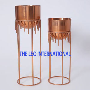 Pot de fleurs de luxe fait main, forme géométrique, finition grise texturée, pour décoration maison et jardin - Product Image 6