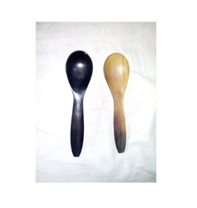 Ensemble de serveurs à salade avec manche en corne et résine Ensembles de cuillères et fourchettes en corne en résine Aqua Swirl utilisé dans la cuisine et l'hôtel - Product Image 6