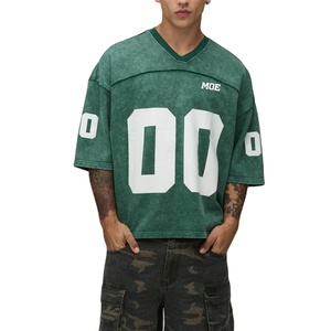 T-shirt homme vert délavé surdimensionné en jersey, motif football américain vintage, épaules tombantes, coupe ample en coton, col en V, ODM - Product Image 1