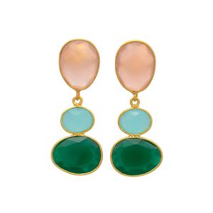 Los impresionantes pendientes de gota de piedra multicolor están engastados en lujosos aretes de moda chapados en oro para jóvenes y adultos - Product Image 1