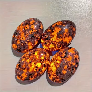 หินปาล์มยูเปอร์ไลต์ธรรมชาติ หินเปล่งแสงเมื่อโดนแสง UV หินโซดาไลต์เรืองแสงขัดเงา สำหรับการทำสมาธิเรกิ - Product Image 1