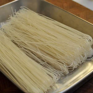 Nouilles de riz vermicelles blanches séchées, bâtonnets plats et chaînes de soie, nouilles de riz de qualité supérieure 200g/250g/500g Grade A - Product Image 1