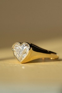 Premium Heart Solitaire Anillo de compromiso Set Moissanite Silver Wedding Ring Set Joyería nupcial Venta al por mayor Proveedor en línea Exportación - Product Image 4