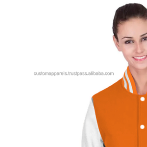 เสื้อแจ็คเก็ตวาร์ซิตี้ผ้าฝ้ายแบบควิลท์สำหรับผู้หญิง พร้อมงานปักแพทช์พรีเมียมและซับในขนแกะ - Product Image 5