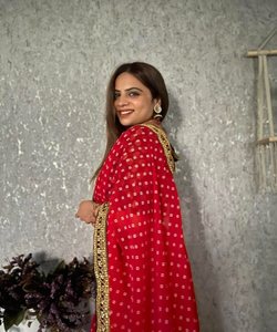 ชุดงานปาร์ตี้ออกแบบสวยงามมากผ้าไหมผ้าไหมผ้าจอร์เจียสำหรับผู้หญิงอินเดียเย็บสำเร็จรูปสำหรับผู้หญิงขายส่ง - Product Image 3