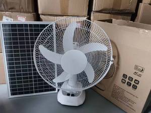 人気の12インチ・16インチソーラーファン、ライト付き充電式卓上扇風機、ソーラーパネル、3段階風量調節、銅モーター＆AGMバッテリー搭載 - Product Image 5