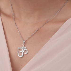 Colgante Om de plata hecho a mano, cadena de eslabones chapada en rodio, joyería de platino de oro rosa, corazón religioso con tachuelas de diamantes para regalos - Product Image 4