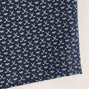 Shorts de golf pour hommes, coupe décontractée et légère, fabriqués avec un tissu doux et respirant, idéal pour les journées d'été - Product Image 3