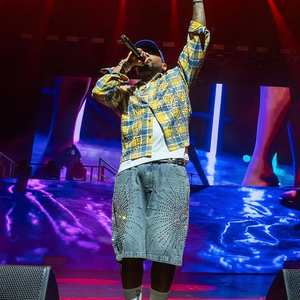 เสื้อเชิ้ตแขนยาวสำหรับผู้ชายเสื้อเชิ้ตผ้าสักหลาดแขนยาวติดกระดุมโลโก้ออกแบบได้ตามต้องการ - Product Image 1