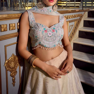 Ropa de fiesta bordada de hilo pesado de excelente calidad Lehenga Choli con Fancy Net Dupatta Elegante ropa étnica india - Product Image 1