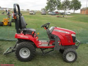 Tractor de Ruedas Massey Ferguson GC1705 35HP Francia - Product Image 4
