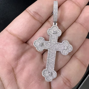 Collar con Colgante de Cruz con Acabado Plateado y Piedras Incrustadas, Inspirado en la Fe, Estilo Hip Hop, Joyería de Moda - Product Image 1