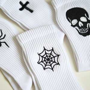 공장 도매 사용자 정의 할로윈 재미있는 캐릭터 양말 니트 매일 캐주얼 요가 양말 봄 운동을위한 디지털 인쇄 - Product Image 3