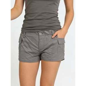 Pantaloncini da donna a vita alta con tasche utility in spandex, logo personalizzato, fantasia trendy, stile gonna-pantalone - Product Image 3