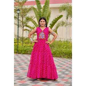 LANCEMENT DE LA NOUVELLE ROBE SPÉCIALE NAVRATRI TISSU FAUX GEORGETTE AVEC GAMTHI ET FIL À BRODER - Product Image 1