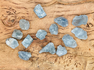 Pierre de Célestine Naturelle Bleue Sculptée, Plusieurs Tailles, Prix de Gros, pour la Décoration Intérieure et le Feng Shui - Product Image 2