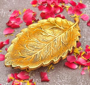 Meilleure vente plateau décoratif en métal à la feuille d'or Plateau de service en métal pour la maison de mariage Hôtel et décor de service d'aliments - Product Image 4