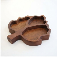 Plateau de service en bois d'acacia en forme de feuille avec compartiments, design minimaliste fait main pour les fêtes