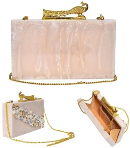 Pochette en résine élégante avec perle et fermoir magnétique Design élégant et durable pour un style de mariage à la mode - Product Image 4