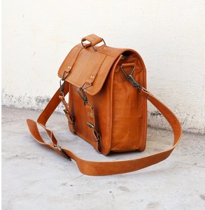 Grand sac messager pour ordinateur portable en cuir véritable avec logo personnalisé sac de voyage style sport vintage porte-documents bonbon à la mode pour une utilisation - Product Image 3