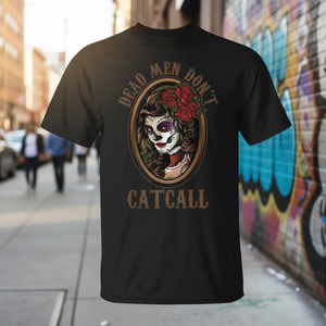 Camiseta Dead Men Don't Catcall, diseño gráfico negro, ajuste unisex - Product Image 3