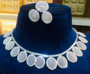 Ensemble de bijoux vintage de Dubaï en or 24 carats avec collier de diamants d'anniversaire classique en cuivre et fleur de perle pour les occasions spéciales de mariage - Product Image 4
