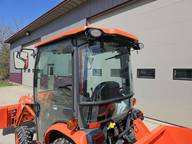 Tracteur à conducteur marchant certifié EPA pour LA1055 40HP, modèle M6060 d'occasion d'origine avec pompe à engrenages et accessoires de boîte de vitesses disponibles à la vente - Product Image 4