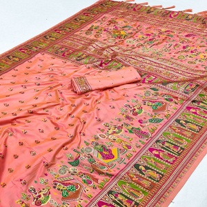 Dernier Designer Doux Banarasi Soie Tissage Bordure Saree Par FabZone - Product Image 2