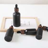 Vente en gros de flacons compte-gouttes en verre givré noir mat de 15 ml, 20 ml, 30 ml, 50 ml, 100 ml, 200 ml pour huiles essentielles et soins de la peau