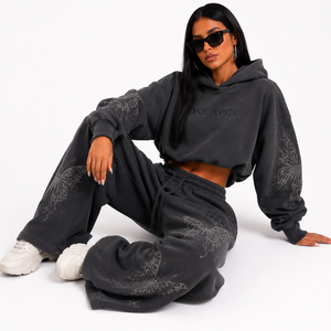 ONEAPEX SPORTS WEAR Survêtement pour femme avec sweat à capuche court gris anthracite orné de strass papillon, en coton épais de qualité supérieure, coupe large - Product Image 3