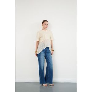 T-shirt à col rond avec détails brodés - Vente en gros - Product Image 2