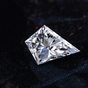 Pendiente de diamante cultivado en laboratorio con corte de cometa de 1,50 quilates, conjunto de bisel elegante de estilo antiguo único, tachuelas para mujer, regalo de boda certificado IGI - Product Image 3