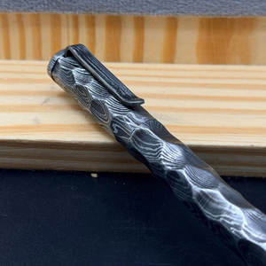 Pluma de Acero de Damasco Personalizada, Pluma de Lujo Hecha a Mano, Instrumento de Escritura Artístico para Regalo, Coleccionistas y Profesionales - Product Image 5