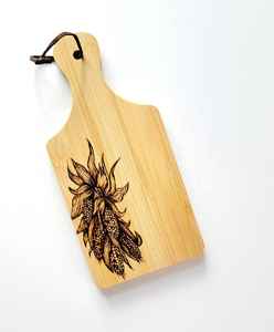 Planche à découper et plateau de service en bois - Durable, lavable au lave-vaisselle - Product Image 1