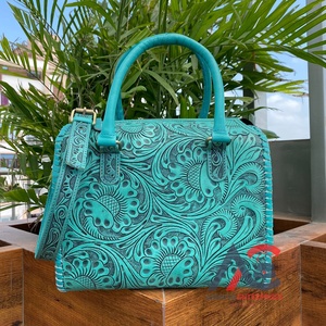 Nouveauté Sacs de voyage personnalisés à grande capacité en cuir usiné à la main avec motif floral Sac de voyage tendance à fermeture éclair pour week-end - Product Image 1