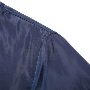 OEM personalizado de alta calidad de satén chaquetas de bombardero para los hombres de invierno cálido y ligero con capucha al por mayor - Product Image 4