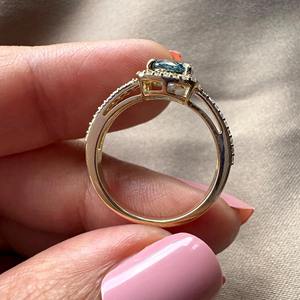 Bague de fiançailles à double halo en diamant de laboratoire de couleur bleue de coupe portugaise ronde en or 14 carats avec pierre certifiée IGI - Product Image 6