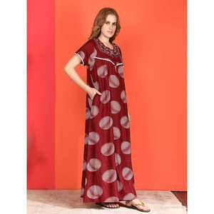 Camisón Evolve Alpine Casual de Longitud Completa con Bolsillo Lateral, Bordado en el Escote, Tejido Suave, Cierre Elástico en la Cintura, Estilo Adorable - Product Image 1