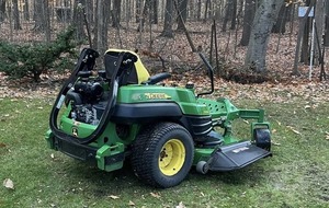 Cortadora de Césped John Deere Zero Turn 26034 con Motor Briggs & Stratton de 12 V, Fácil Mantenimiento - Product Image 4
