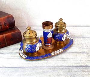 Salières poivrières complexes en laiton faites à la main avec une élégance intemporelle pour les repas de table haut de gamme et la décoration intérieure - Product Image 5